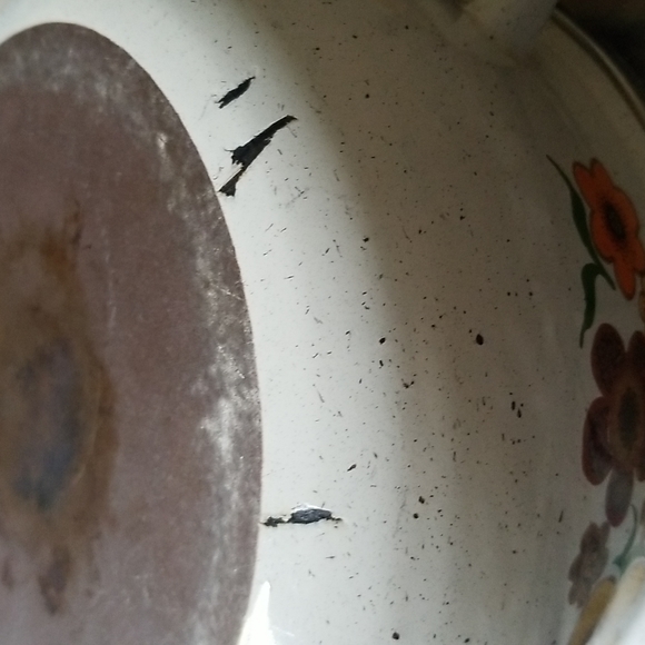 Vintage 70s Enamel Soup Pot - Picture 6 of 7